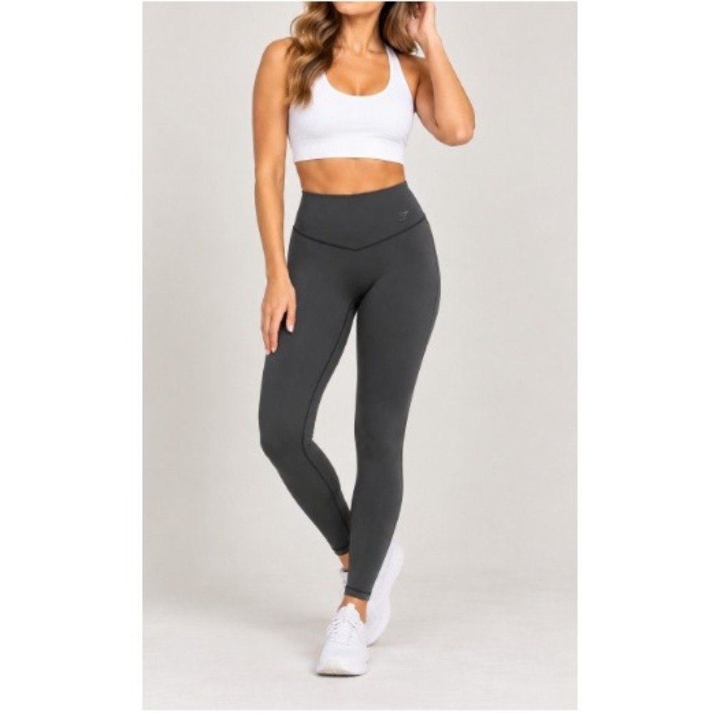 Gymshark Women's Black 2.0 Body Fit Elevate Leggings Size XS NWT
